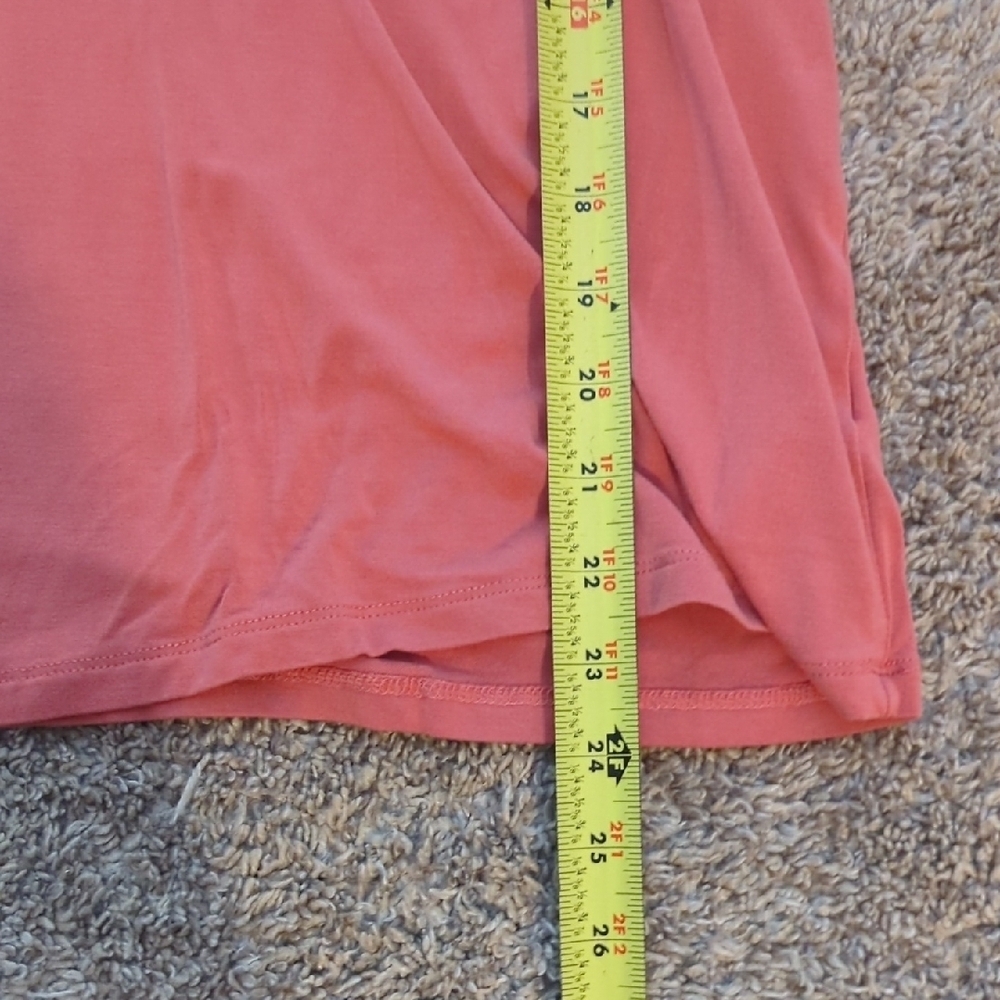 Old Navy Women's Coral Short Sleeve Tee - Picture 7 of 7